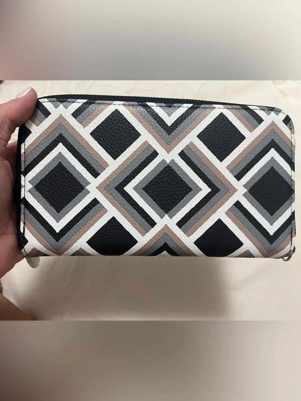 NWT All About the Benjamins Wallet in Deco Diamond Pebble & Black Wristlet Strap